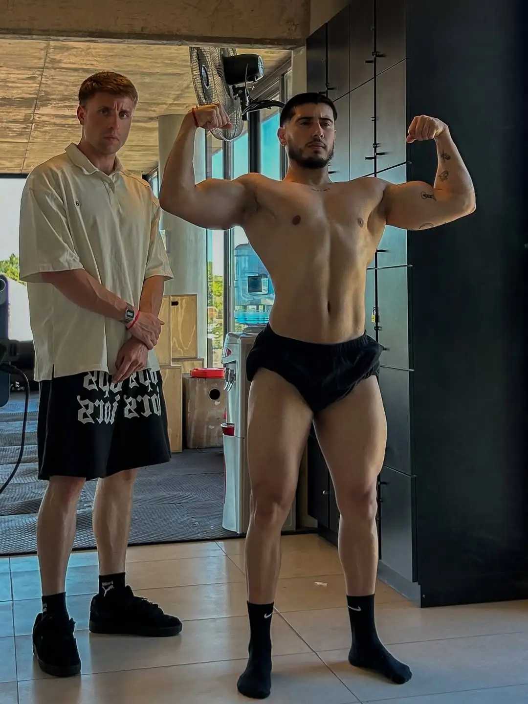 Matias junto a Brian Valdez posando en un entrenamiento supervisado